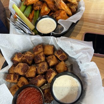 Bix - Buffalo wings and cheese curds - Sports Bars Near Me - West Des Moines, Iowa Bix - Buffalo wings and cheese curds - Sports Bars Near Me - West Des Moines, Iowa