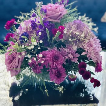 Lesher's Flowers - Centerpiece - Florists Near Me - Saint Louis, Missouri
