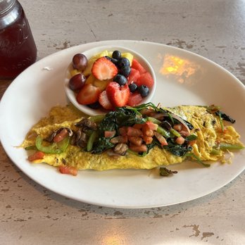 Toast Kitchen & Bar - Veggie Omelette (with no cheese) - Breakfast & Brunch Near Me - Brea, California