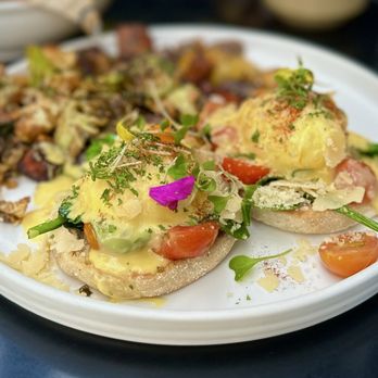 Sweet Maple - Florentine Benedict with potatoes - Breakfast & Brunch Near Me - Palo Alto, California Sweet Maple - Florentine Benedict with potatoes - Breakfast & Brunch Near Me - Palo Alto, California