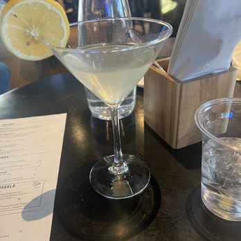Parlay Sporting Club + Kitchen - Lemon Drop - Sports Bars Near Me - Columbus, Ohio