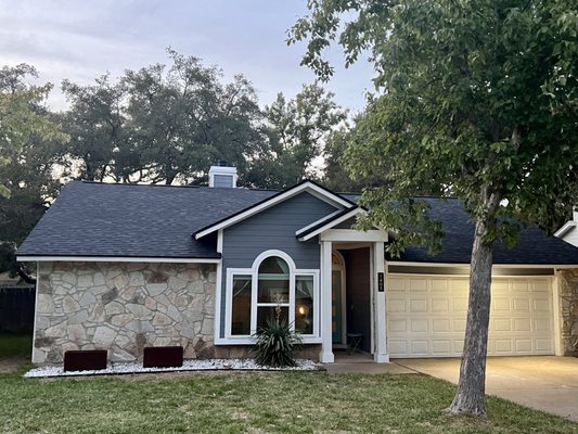 Duration Roofing & Construction Logo