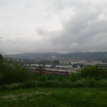 Overlook Park - Not a bad view if you look past the train yard - Parks Near Me - Portland, Oregon Overlook Park - Not a bad view if you look past the train yard - Parks Near Me - Portland, Oregon