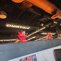 Gangnam - Cool decor, even on the ceiling!