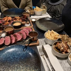 HENRII - Surf and Turf, Chateaubriand, diverse Beilagen, Steak-Himmel