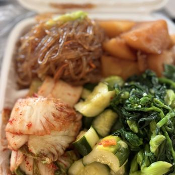 Mama Woo's BBQ - Banchan - Korean Near Me - Honolulu, Hawaii