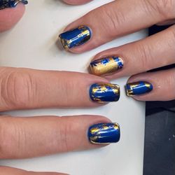 True Colors Nail Design - School colors for George Fox University. Ready for granddaughters graduation.