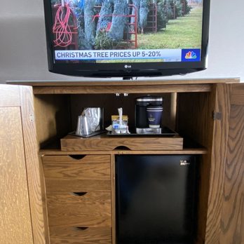 Double Tree Hotel - a flat screen tv in a cabinet - American Near Me - Mundelein, Illinois Double Tree Hotel - a flat screen tv in a cabinet - American Near Me - Mundelein, Illinois