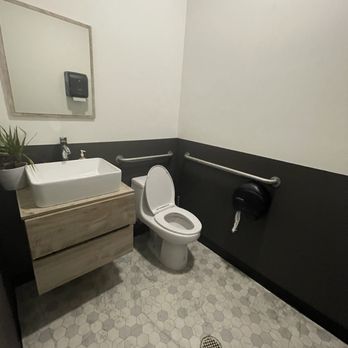 Hansik Town - Bathroom - Korean Near Me - Beaverton, Oregon