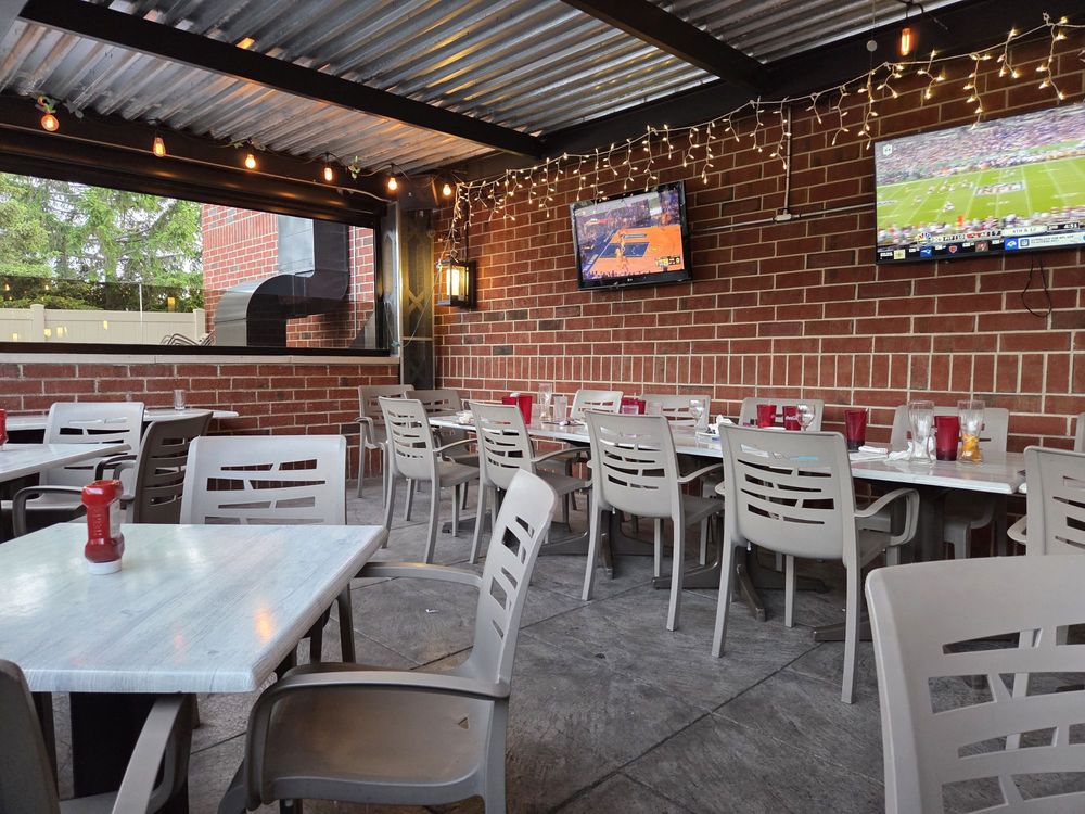 Anyway's Pub - Bloomingdale