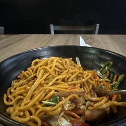 Sakura Asian Bistro - Lo mein pork OMFG