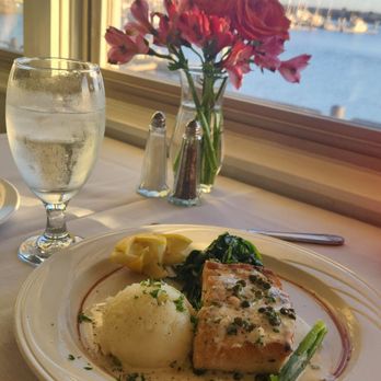 Lara’s Fine Dining - Special catch of the day:  Mahi Mahi with scrumptious mashed potatoes and garlic spinach - Italian Near Me - Richmond, California