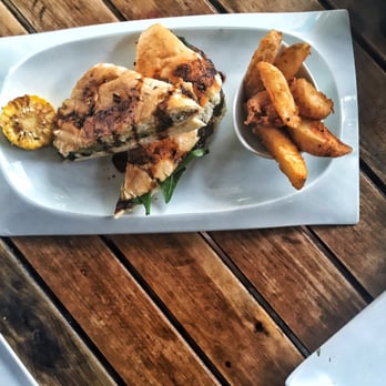 Cielito Lindo - Goat cheese chicken spinach banana and chocolate panini - Mexican Near Me - Cozumel, ROO Cielito Lindo - Goat cheese chicken spinach banana and chocolate panini - Mexican Near Me - Cozumel, ROO