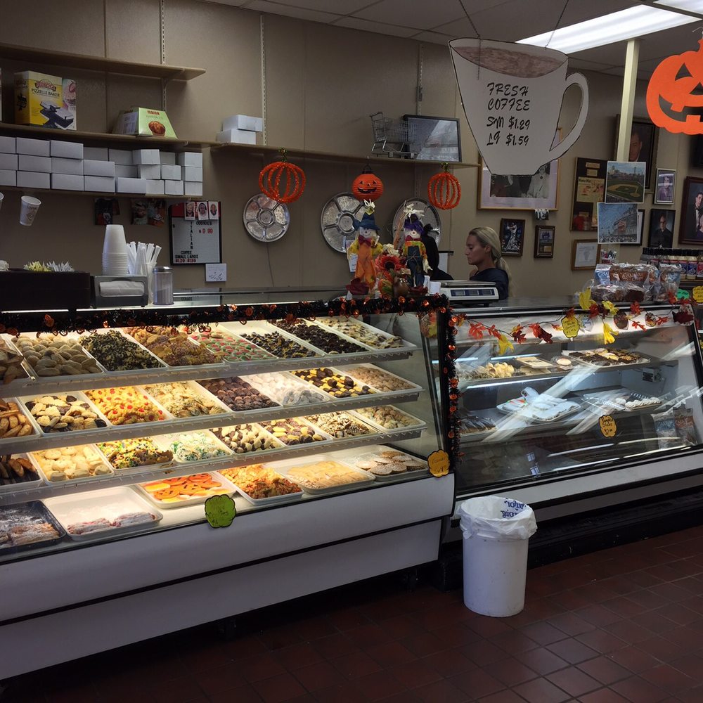 Minelli Meat and Deli - Pastery selection - International Grocery Near Me - Niles, Illinois