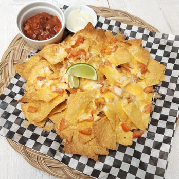 Pub le Chalet - a plate of nachos - Pubs Near Me - Orford, Quebec Pub le Chalet - a plate of nachos - Pubs Near Me - Orford, Quebec