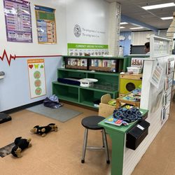 Cheshire Children's Museum - Pretty well stocked pediatrician's office!
