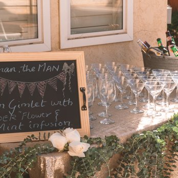 Aline Bichara Floral Studio - Bar table greenery - Wedding Planning Near Me Aline Bichara Floral Studio - Bar table greenery - Wedding Planning Near Me