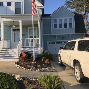 Dreamscape Designers - Flagpole and flower bed. - Landscape Architects or Designers Near Me - Virginia Beach, Virginia