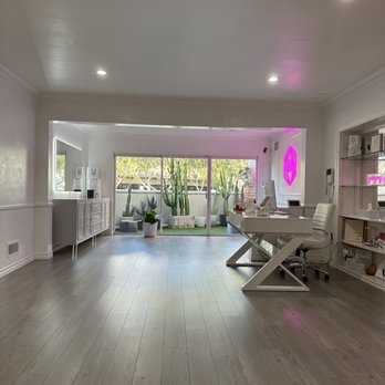 Beverly Hills Lashes - Inside - Eyelash Service Near Me - West Hollywood, California Beverly Hills Lashes - Inside - Eyelash Service Near Me - West Hollywood, California