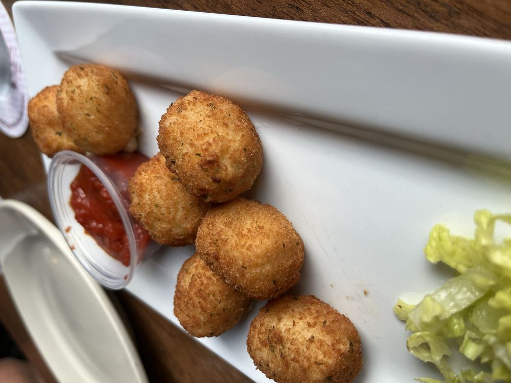 Social spots from Piccadilly's Public House & Restaurant