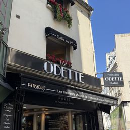 Front of Odette a Paris must stop and taste