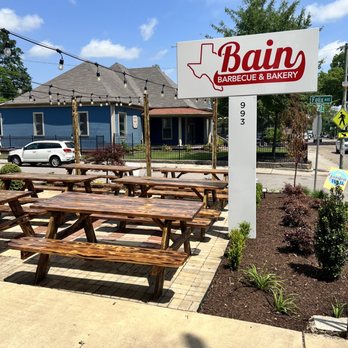 Bain Barbecue - Outdoor seating - Barbeque Near Me - Memphis, Tennessee
