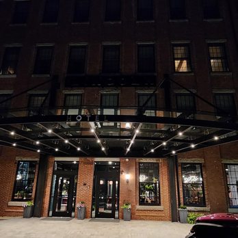 The Lincoln Hotel - Entrance - Hotels Near Me - Biddeford, Maine The Lincoln Hotel - Entrance - Hotels Near Me - Biddeford, Maine