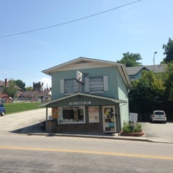 Hills Health Hut - Storefront. Across the street from Creek Side Cafe