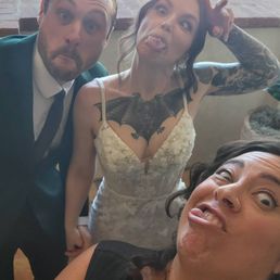 I love that she takes a silly selfie with all her couples. I love that she takes a silly selfie with all her couples.
