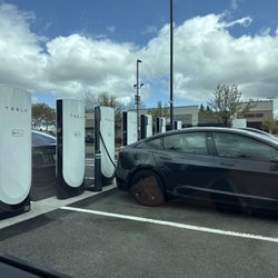 Tesla Supercharger - 325kwh charger with WiFi!