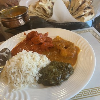 Nagina Palace - Butter Chicken, shrimp Chana Masala, Palak Paneer, Garlic Naan, house rice - Indian Near Me - Turlock, California