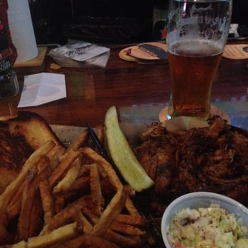 Hole In The Wall - Pulled pork and an IPA - American Near Me - Miami, Florida Hole In The Wall - Pulled pork and an IPA - American Near Me - Miami, Florida