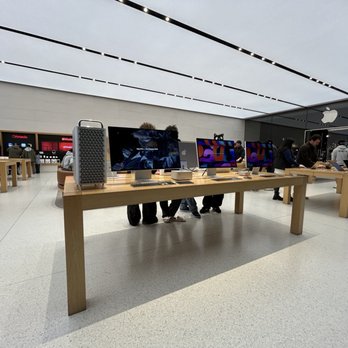 Apple Irvine Spectrum Center - Computers Near Me - Irvine, California