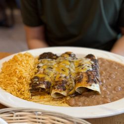Casa Villa Restaurant - Enchiladas de mole poblano