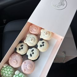 Puffect Bakery Cafe - Character macarons