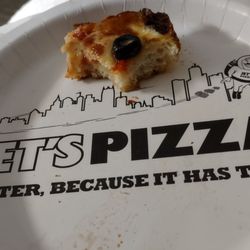 Well-done Detroit-style Pizza!!