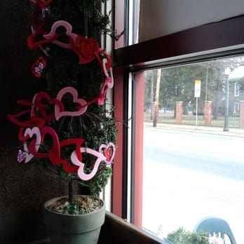 Fedora Bistro and Cafe - Valentine's tree at the window seat. - Cafes Near Me - Lawrence Township, New Jersey
