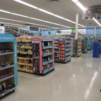 Walgreens - Nice open space in aisles - Drugstores Near Me - Dallas, Texas