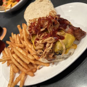 Majerle's Sports Grill - BBQ burger - Sports Bars Near Me - Phoenix, Arizona