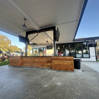 The Yard - Outside view - Cocktail Bars Near Me - Brentwood, California The Yard - Outside view - Cocktail Bars Near Me - Brentwood, California