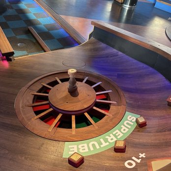 Puttshack - Pittsburgh - Roulette hole - Mini Golf Near Me - Pittsburgh, Pennsylvania