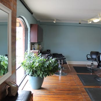 In A Tangle Salon - Client service area - Hair Salons Near Me - Tifton, Georgia
