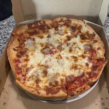 Vero Chicago Pizza - Sausage butter crust pan pizza - Pizza Near Me - Gilbert, Arizona