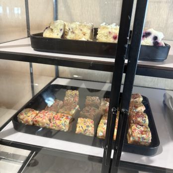 Admirals Club - Some kind of cheesecake ... delicious - Airport Lounges Near Me - Nashville, Tennessee Admirals Club - Some kind of cheesecake ... delicious - Airport Lounges Near Me - Nashville, Tennessee