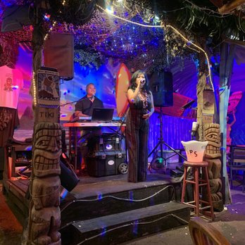 Cuckoo Coconuts Waikiki - Lily's band - Cocktail Bars Near Me - Honolulu, Hawaii