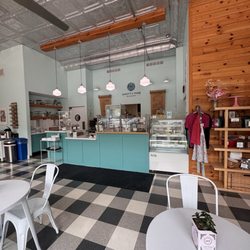 Knotty Pine Bakery - Inside the bakery and the ordering counter