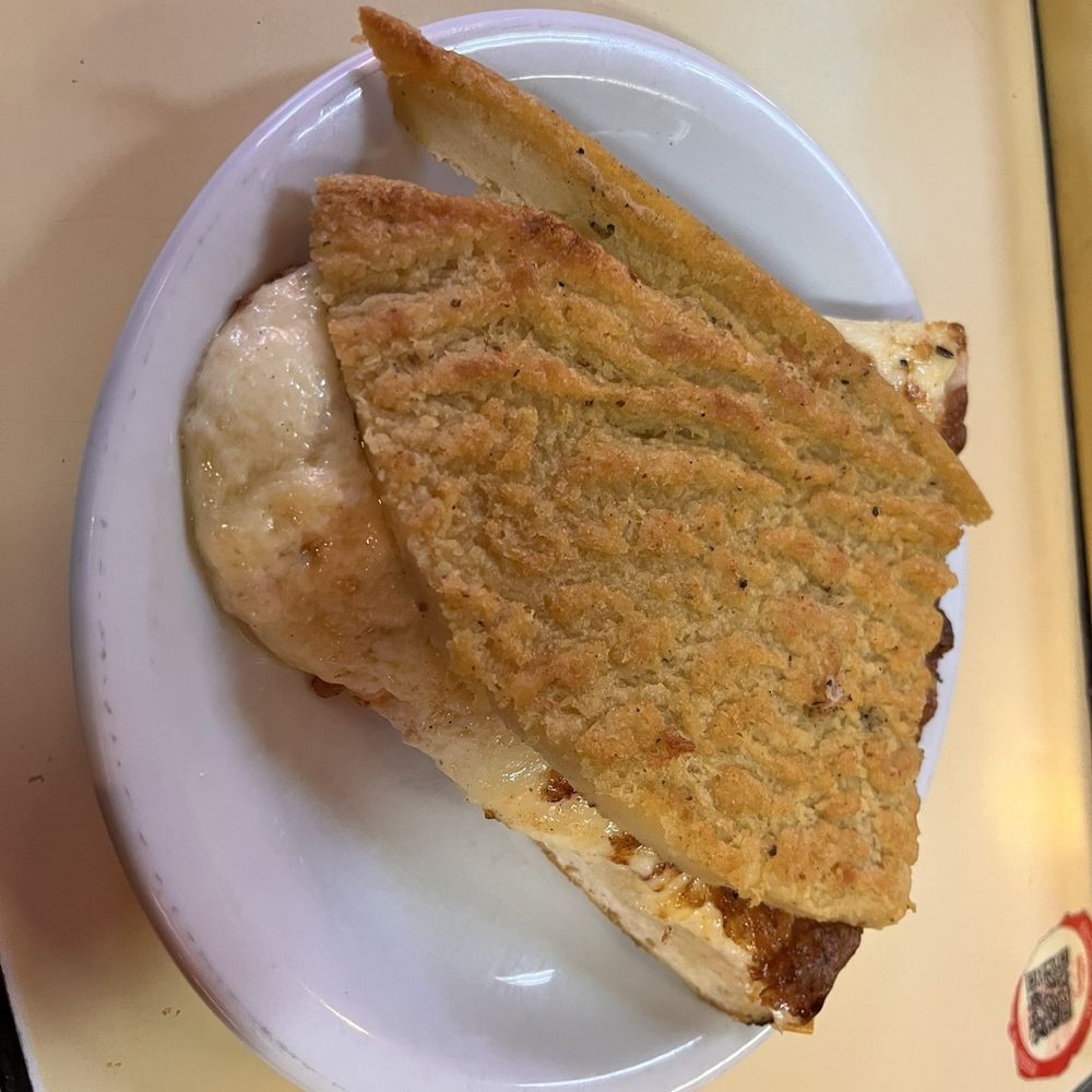 Güerrín - Mozzarella topped with faina. - Pizza Near Me - Buenos Aires, C Güerrín - Mozzarella topped with faina. - Pizza Near Me - Buenos Aires, C