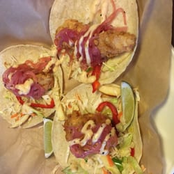 Kelseys Original Roadhouse - Fish tacos. I've never had fish tacos with apples slices. Note the fish to tortilla ratio.
