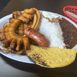 Antojitos Colombianos - Bandeja Paisa