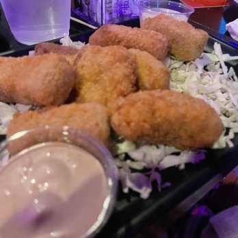 Guava Tree Bar & Grill - Hawaiian Near Me - Wailuku, Hawaii